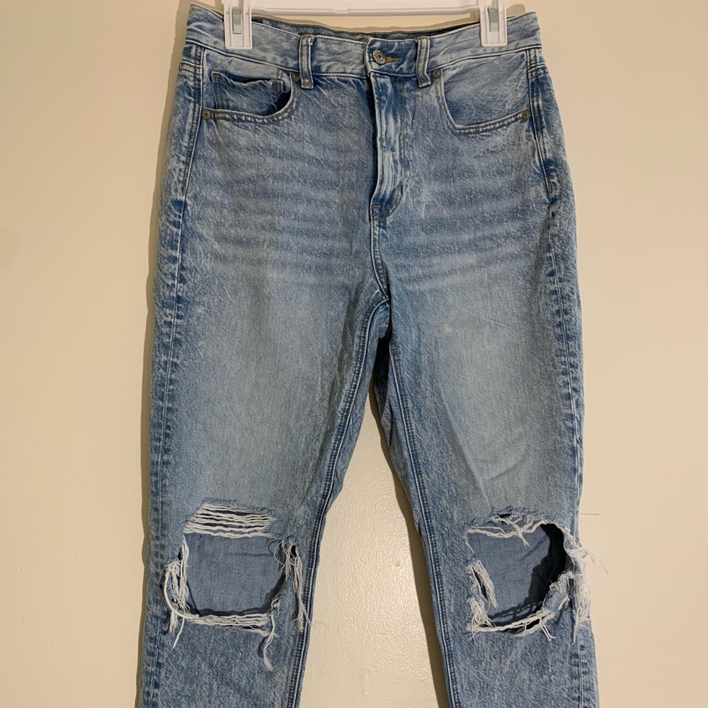 American Eagle Women’s Light-Wash Ripped Jeans Boyfriend Size 6